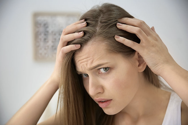 Saç dökülmesi nasıl önlenir?, Aşırı saç dökülmesi neden olur?,